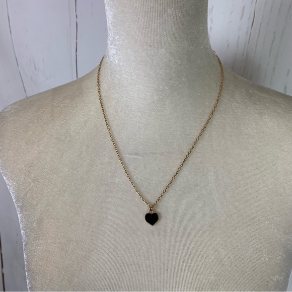 Small heart necklace on gold tone chain Red, Black or white - Picture 4 of 6